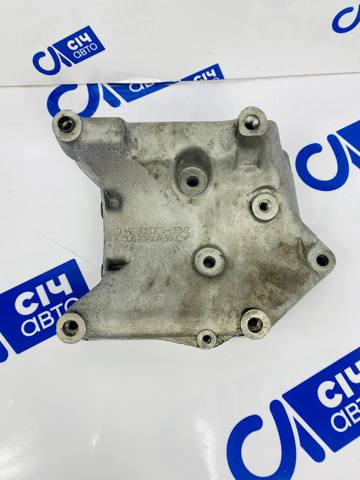 Кронштейн компрессора кондиционера A6052340239 MERCEDES