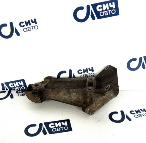 Кронштейн подушки (опоры) двигателя, правой A6112230304 MERCEDES