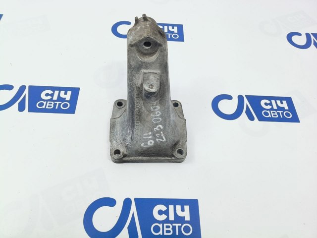 Кронштейн подушки (опоры) двигателя, левой A6112230604 MERCEDES