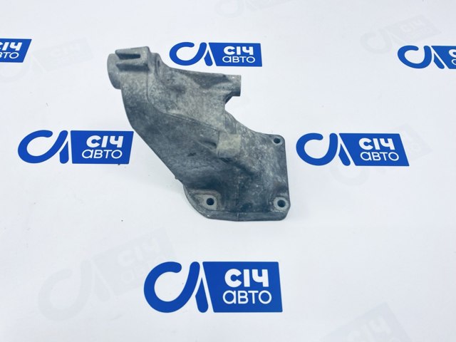 Кронштейн подушки (опоры) двигателя, левой A6112230704 MERCEDES