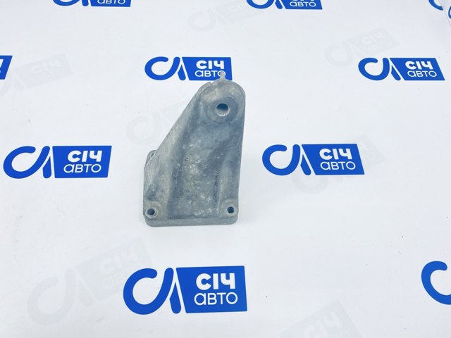 Кронштейн подушки (опоры) двигателя, правой A6112230804 MERCEDES