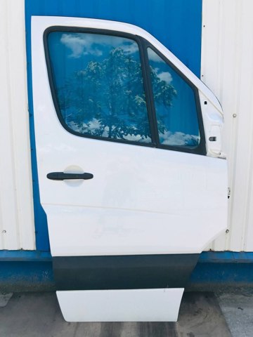 Пассажирская передняя дверь A9067200105 MERCEDES