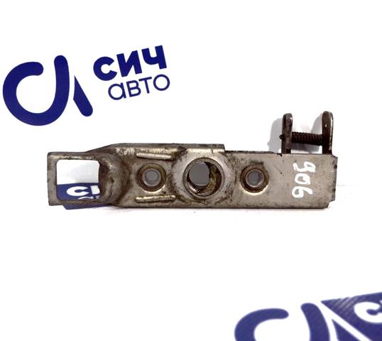 Запор капота (замок и привод замка капота) Mercedes Sprinter II 3-t
