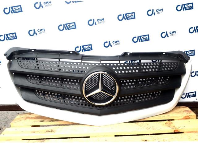 Решетка радиатора A9068880523 MERCEDES