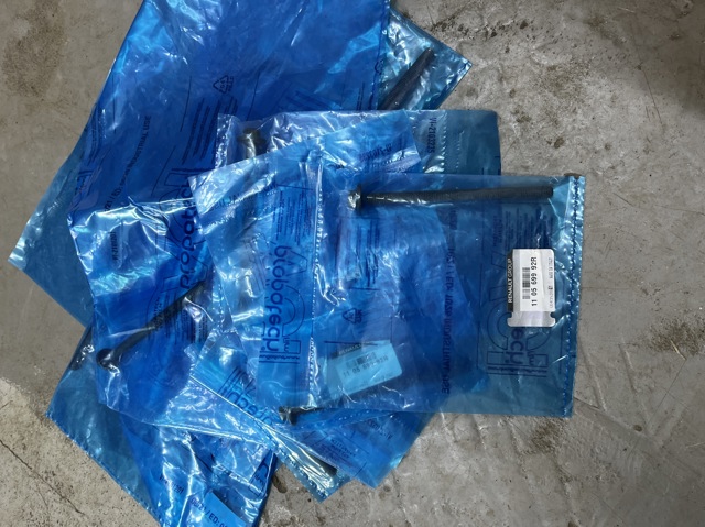 Болт головки блока цилиндров 110569992R RENAULT
