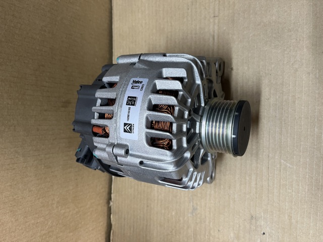 Автомобильный генератор Peugeot 5008 2