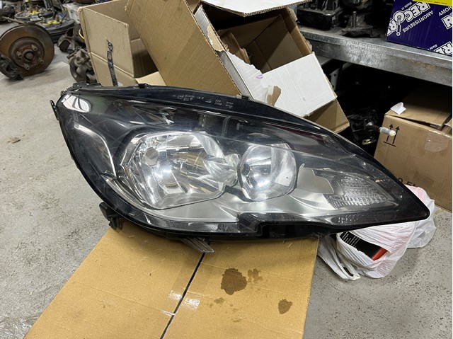 Вставка фары правой 9677522980 PEUGEOT