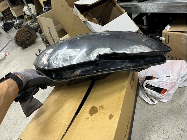 PEUGEOT 9677522980 Правая фара в наличии Черкассы