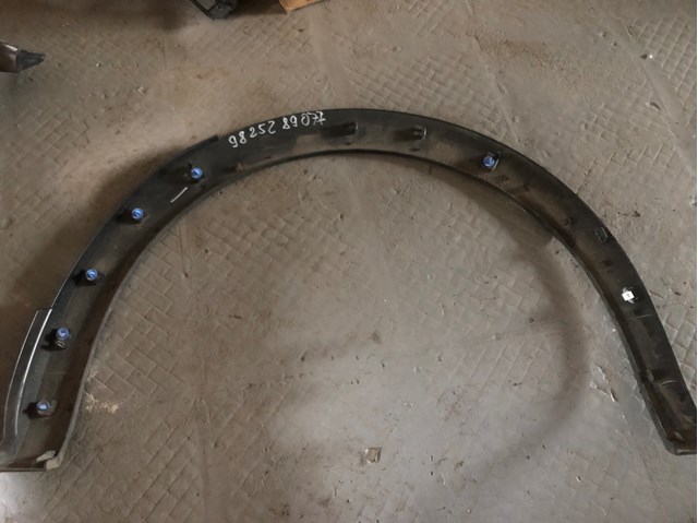 Молдинг арки колеса заднего, правый 9825289077 PEUGEOT