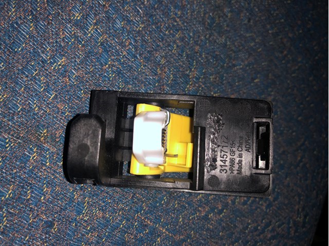 31457172 VOLVO Ручка открывания капота купить в Житомир
