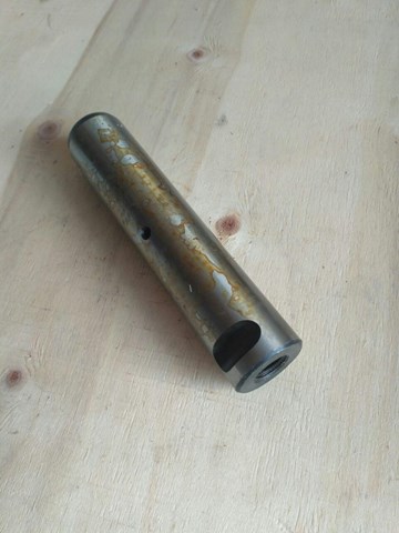 Палец передней рессоры, задний 51465 AUGER