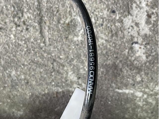 956811R000 HYUNDAI Датчик АБС (ABS) задний правый купить в Житомир