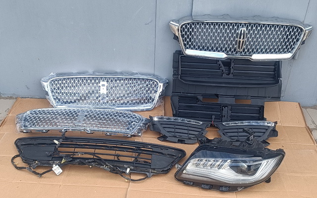 HP5Z8200AA FORD Решетка радиатора купить в Харьков