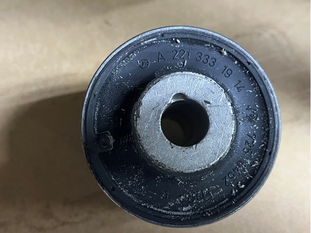 Сайлентблок передней подвески Мерседес-бенц С