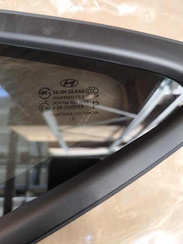 HYUNDAI 878102S010 Стекло кузова (багажного отсека) левое в наличии Кривой Рог