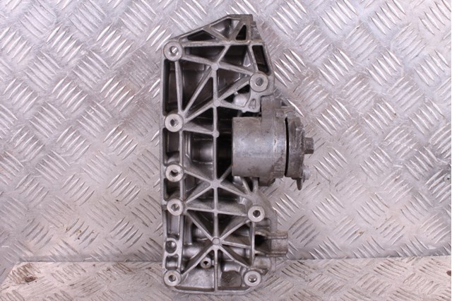 Кронштейн компрессора кондиционера 11168506863 BMW