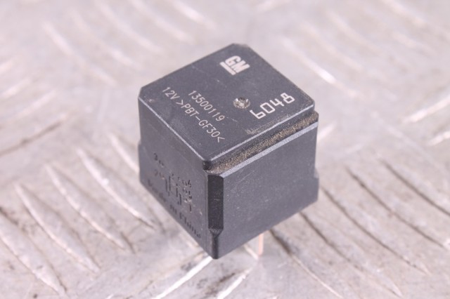 Реле вентилятора 13500119 GM