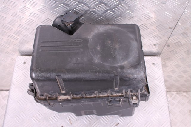 TOYOTA 1770528120 Корпус воздушного фильтра, верхняя часть в наличии Украина