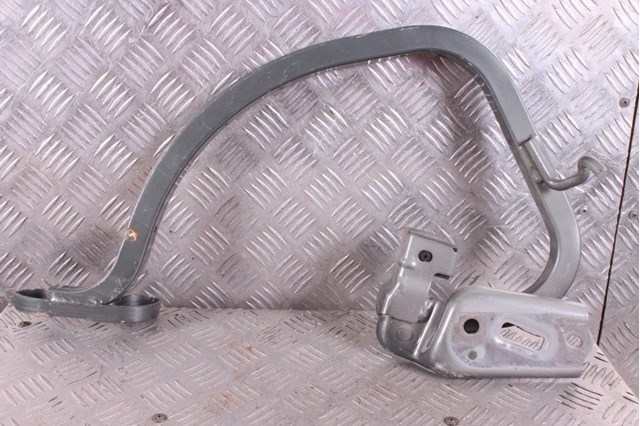 VAG 17A827301 Петля крышки багажника в наличии Киев