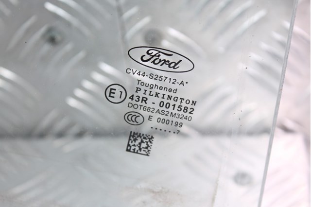 Стекло задней правой двери 1805750 FORD