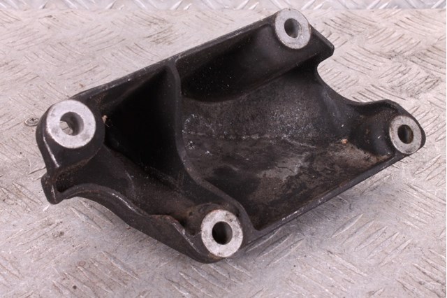 Кронштейн подушки (опоры) двигателя, правой 22116788610 BMW