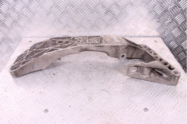 Балка крепления коробки передач 22316769281 BMW