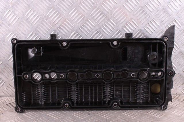 HYUNDAI 224102U001 Крышка клапанная в наличии Днепр