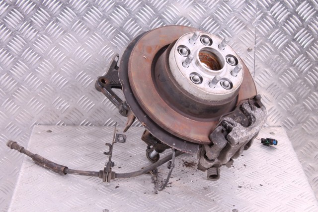 Цапфа поворотная правая 2338664 FORD
