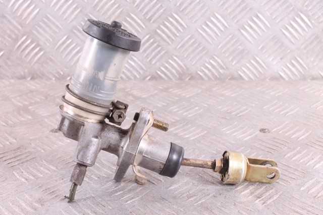 Главный цилиндр сцепления 2381065D00 SUZUKI