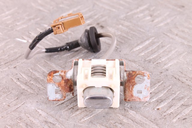 Кнопка привода замка третей/пятой двери 25380JK01A NISSAN