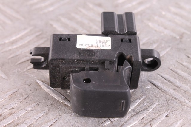 25411ED03A NISSAN Кнопка включения мотора стеклоподъемника передняя правая купить в Украина