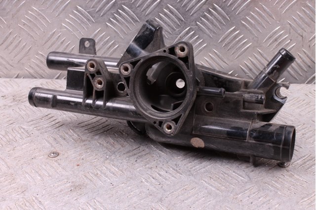 Корпус термостата в сборе 256202G500 HYUNDAI