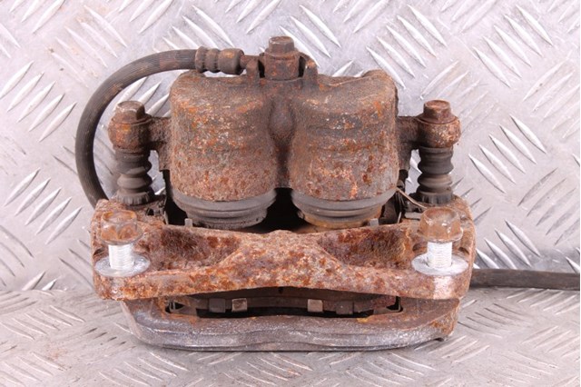 Суппорт тормозной, передний, правый 26292AJ00A SUBARU