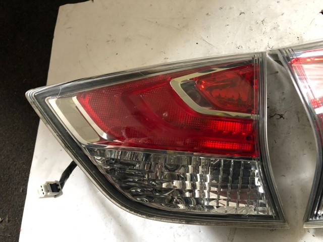 Фонарь задний внутренний правый 265504BA1A NISSAN