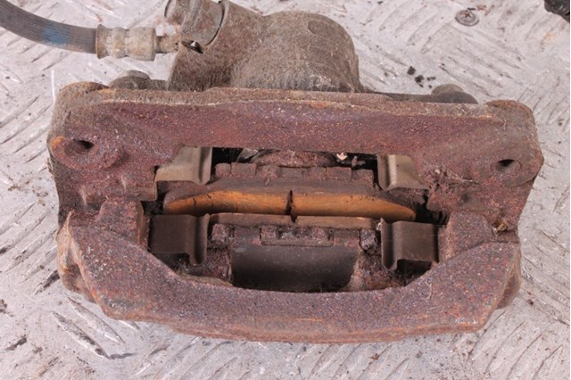 Задний правый суппорт 26692FG000 SUBARU