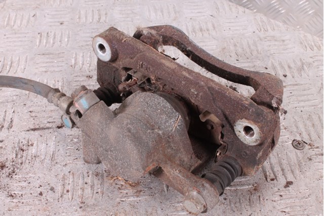 Задний левый суппорт 26692FG010 SUBARU