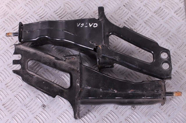 VOLVO 30760140 Кронштейн усилителя переднего бампера в наличии Ровно