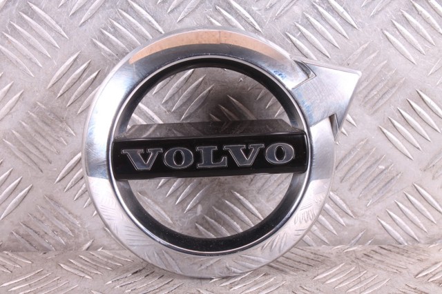 Эмблема решетки радиатора 31383645 VOLVO