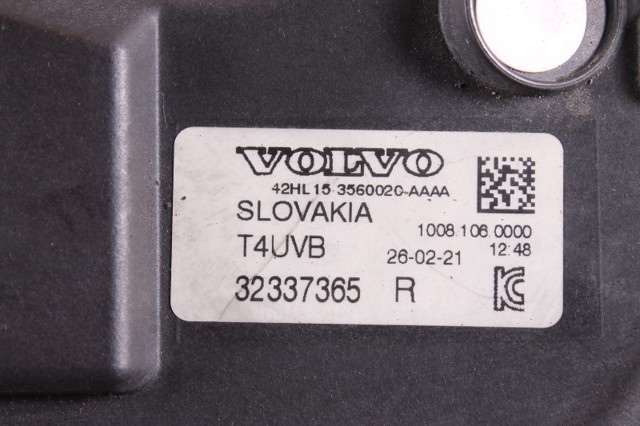 Противотуманка правая 32337365 VOLVO