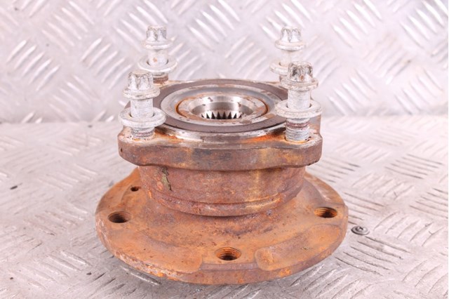 33006867806 BMW Задняя ступица купить в Кривой Рог