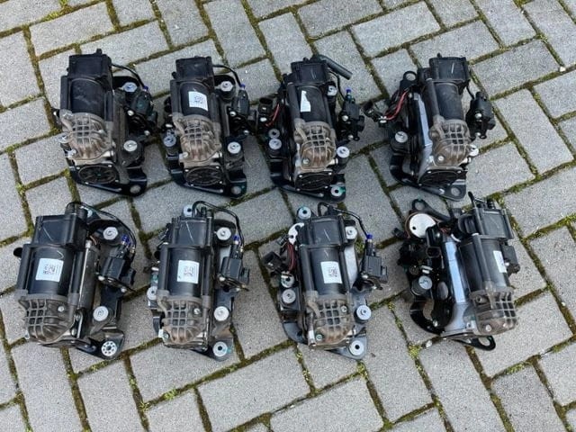 Компрессор пневмоподвески 37206886721 BMW