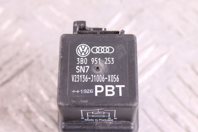 Реле топливного насоса 3B0951253 VAG
