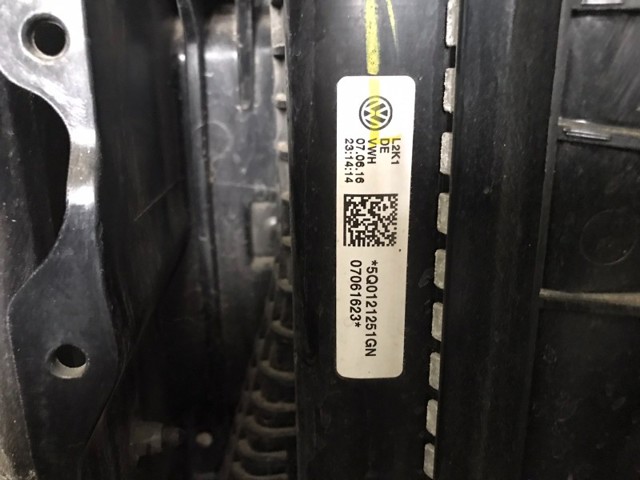 VAG 3G0805588E Рамка радиатора в наличии Чернигов