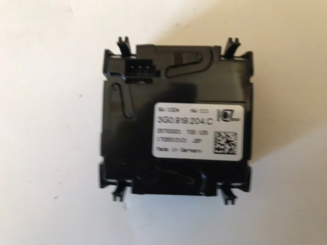 3G0919204C Часы салонные купить Киев