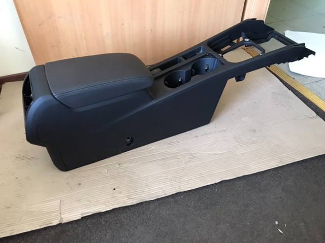 Консоль панели приборов 3G1863241C81U VAG