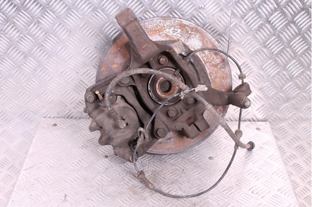 Цапфа (поворотный кулак) передний правый 40014CN000 NISSAN
