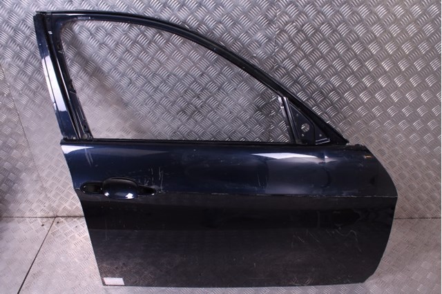Пассажирская передняя дверь 41007203644 BMW