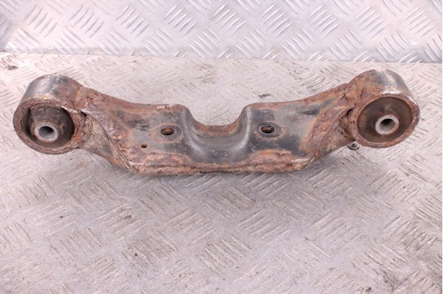 Кронштейн/траверса заднего редуктора, передняя 41310AG023 SUBARU