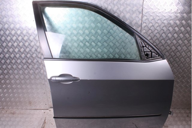Пассажирская передняя дверь 41517211424 BMW