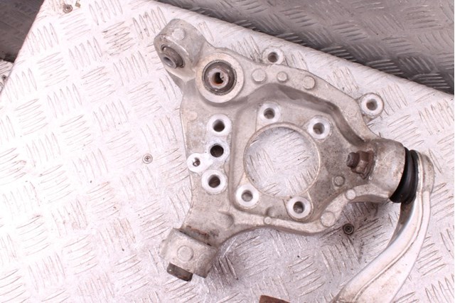 Цапфа правая 430181AA0A NISSAN